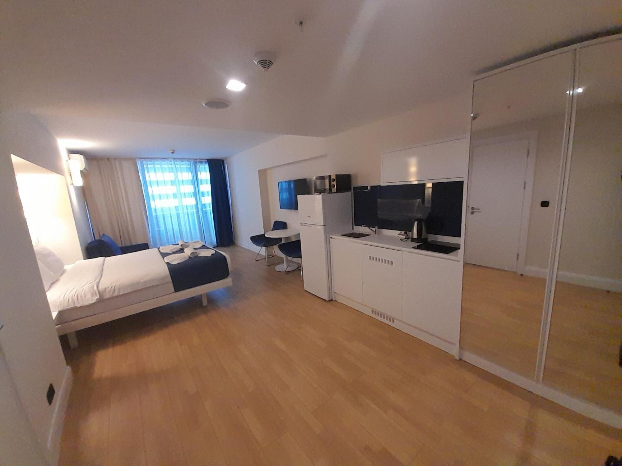Smart Aparthotel Orbi City Batumi Exterior photo