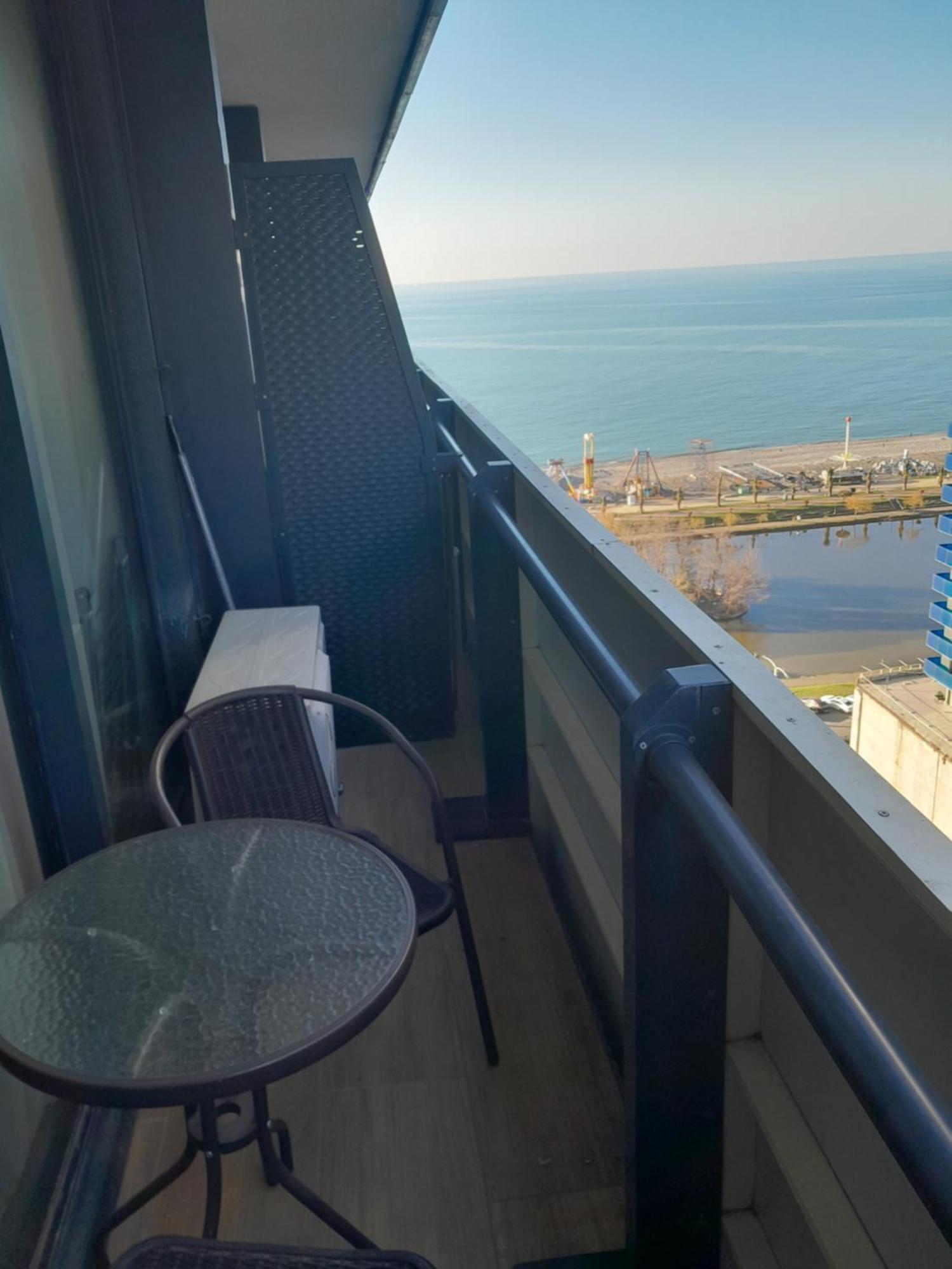 Smart Aparthotel Orbi City Batumi Exterior photo