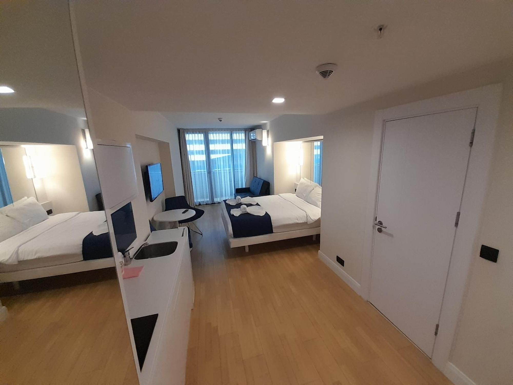 Smart Aparthotel Orbi City Batumi Room photo